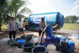 Sambut Hari Bhayangkara ke 80, Droping 40 Ribu Liter Air Bersih di 3 Desa*