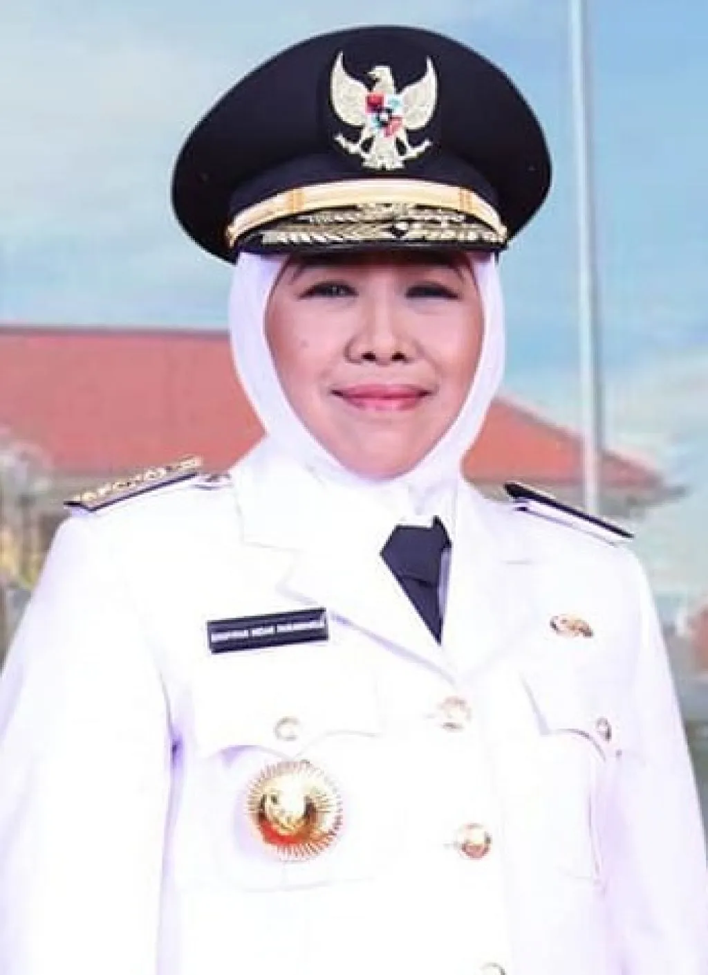 Gubernur Jawa Timur Khofifah Indar Parawansa Umumkan Dirinya Positif Covid-19